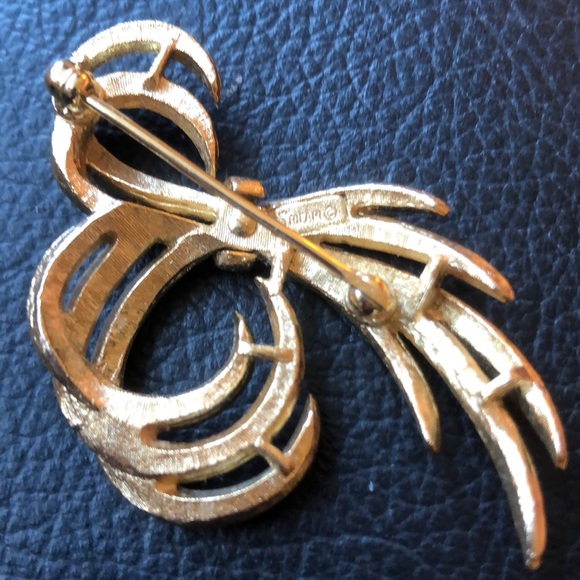 Trifari Brooch Pin high quality gold tone. - Picture 4 of 6